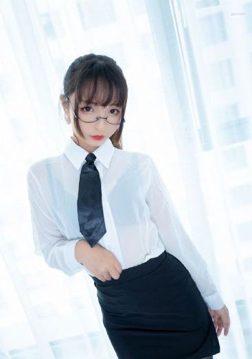 纲手惩罚鸣人全集_超清电影完整版