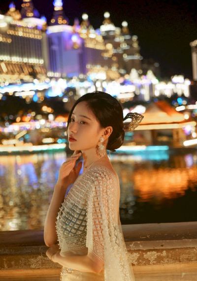美丽姑娘免费观看高清版_720在线视频播放